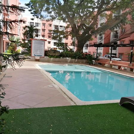 Condo Azur Suites B207 Near Airport, Netflix, Stylish, Cozy With Swimming Pool マクタン エクステリア 写真