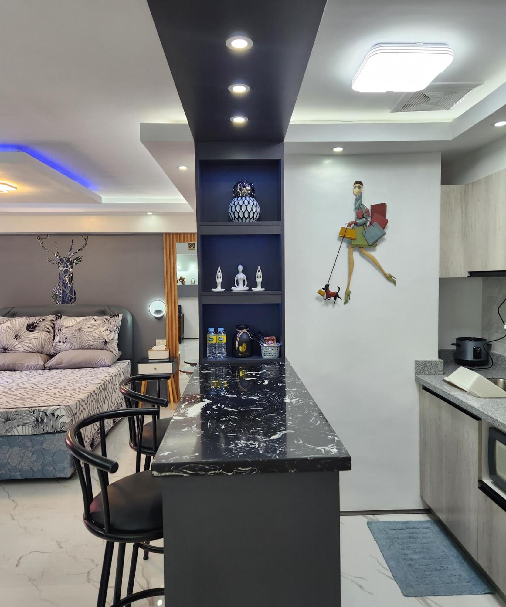 Condo Azur Suites B207 Near Airport, Netflix, Stylish, Cozy With Swimming Pool マクタン エクステリア 写真