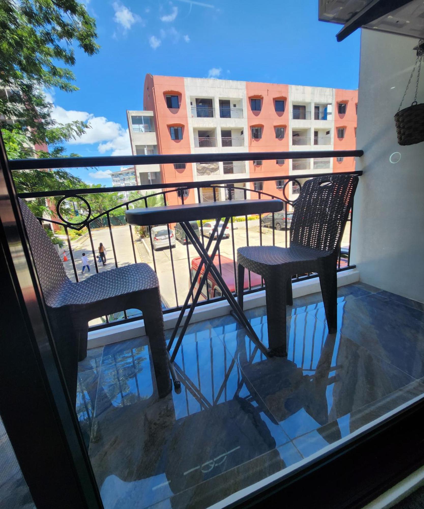 Condo Azur Suites B207 Near Airport, Netflix, Stylish, Cozy With Swimming Pool マクタン エクステリア 写真